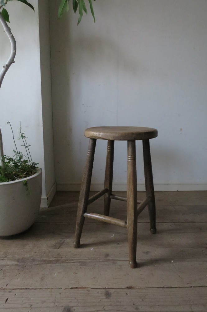 アンティーク 古いラウンドスツール 木製 丸椅子 花台 | antiques-educo online shop