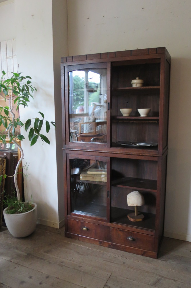 古いガラス引き戸棚 2段式 引出2杯 収納棚 食器棚 飾り棚 | antiques